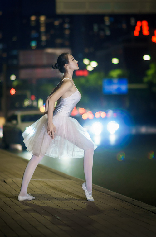 爱游戏体育（AYX）官方APP下载-“法甲豪门对决：精彩攻防不断，场面火爆”，法甲豪门球队